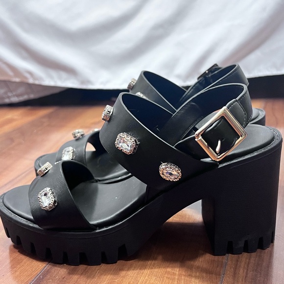 Madden Girl Stormi Black 7.5 Platform Sandals with Rhinestones and Gold Accents - Picture 1 of 10
